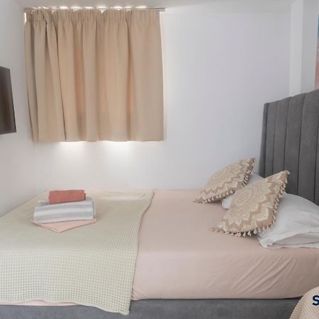 Explore Greece From Cozy City Centre Apartment Chalkida Bagian luar foto