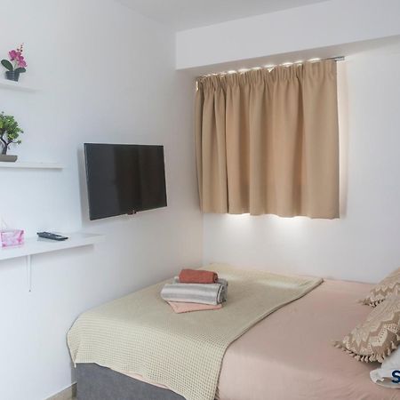 Explore Greece From Cozy City Centre Apartment Chalkida Bagian luar foto